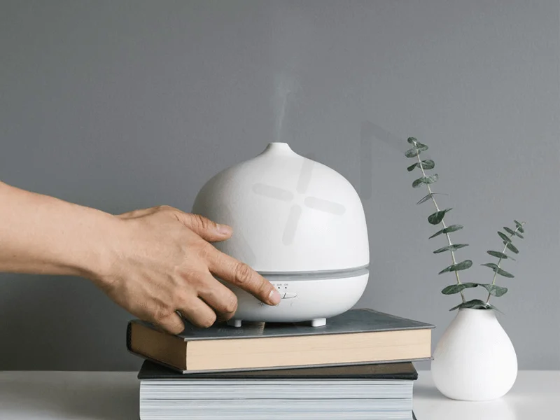 Làm ấm không gian bằng mùi hương.